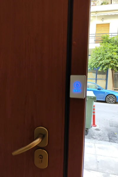 Φωτοζομενο μπουτον εξοδου touch led
