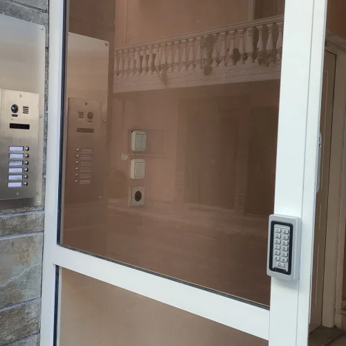 Αυτονομος καρταναγνωστης access control με πληκτρολογιο.